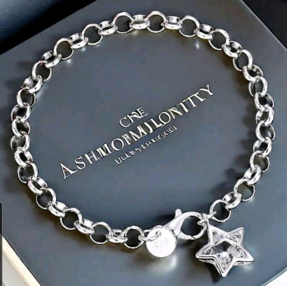 BRAND NEW ** Silver Star Charm Bracelet